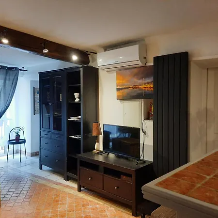 Vieille 1 - Luca's Apartment, 1 Bedroom, Max 2 Adults And 2 Kids