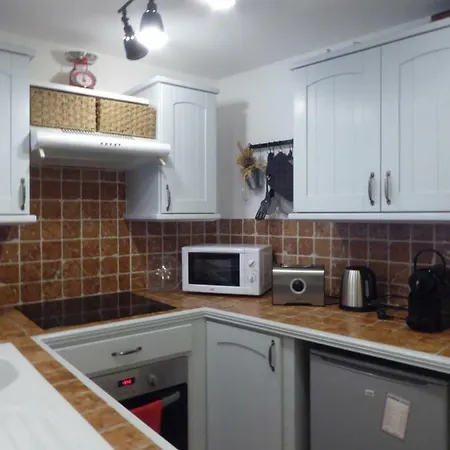 Vieille 1 - Luca's Apartment, 1 Bedroom, Max 2 Adults And 2 Kids 앙티브