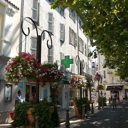 Vieille 1 - Luca's Apartment, 1 Bedroom, Max 2 Adults And 2 Kids 앙티브