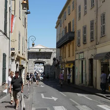 Vieille 1 - Luca's Apartment, 1 Bedroom, Max 2 Adults And 2 Kids Antibes