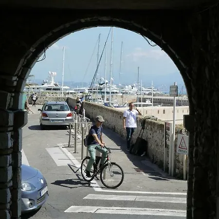 Vieille 1 - Luca's Apartment, 1 Bedroom, Max 2 Adults And 2 Kids * Antibes