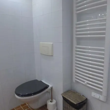 Vieille 1 - Luca's Apartment, 1 Bedroom, Max 2 Adults And 2 Kids Antibes