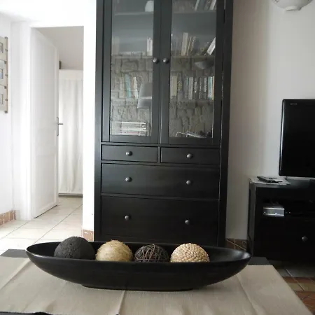 Vieille 1 - Luca's Apartment, 1 Bedroom, Max 2 Adults And 2 Kids Antibes