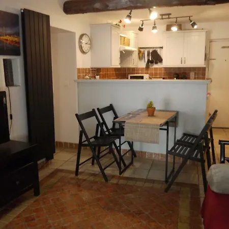 Vieille 1 - Luca's Apartment, 1 Bedroom, Max 2 Adults And 2 Kids *