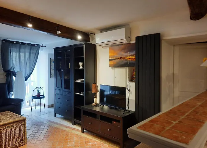 Vieille 1 - Luca's Apartment, 1 Bedroom, Max 2 Adults And 2 Kids