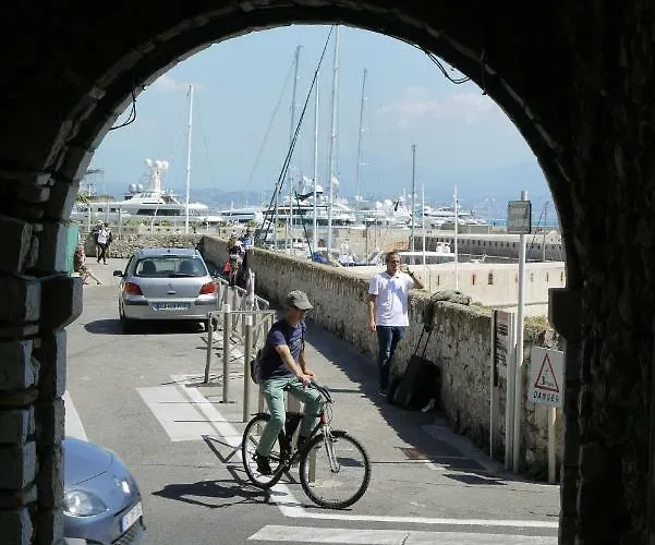 Vieille 1 - Luca's Apartment, 1 Bedroom, Max 2 Adults And 2 Kids * Antibes