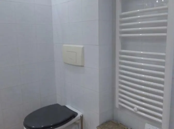 Vieille 1 - Luca's Apartment, 1 Bedroom, Max 2 Adults And 2 Kids Antibes