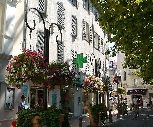 Vieille 1 - Luca's Apartment, 1 Bedroom, Max 2 Adults And 2 Kids Antibes