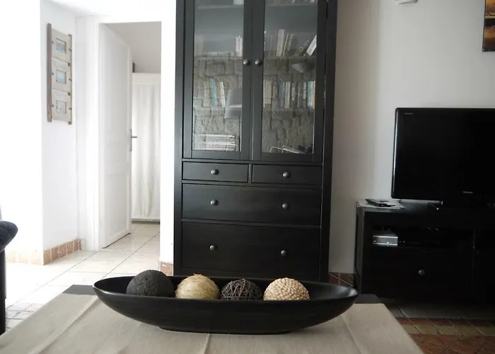 Vieille 1 - Luca's Apartment, 1 Bedroom, Max 2 Adults And 2 Kids Antibes