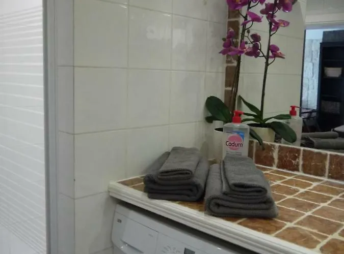 Vieille 1 - Luca's Apartment, 1 Bedroom, Max 2 Adults And 2 Kids Antibes